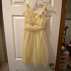 Girls size 8 dress Yellow girls dress size 8/ Size 8 girls dress in yellow